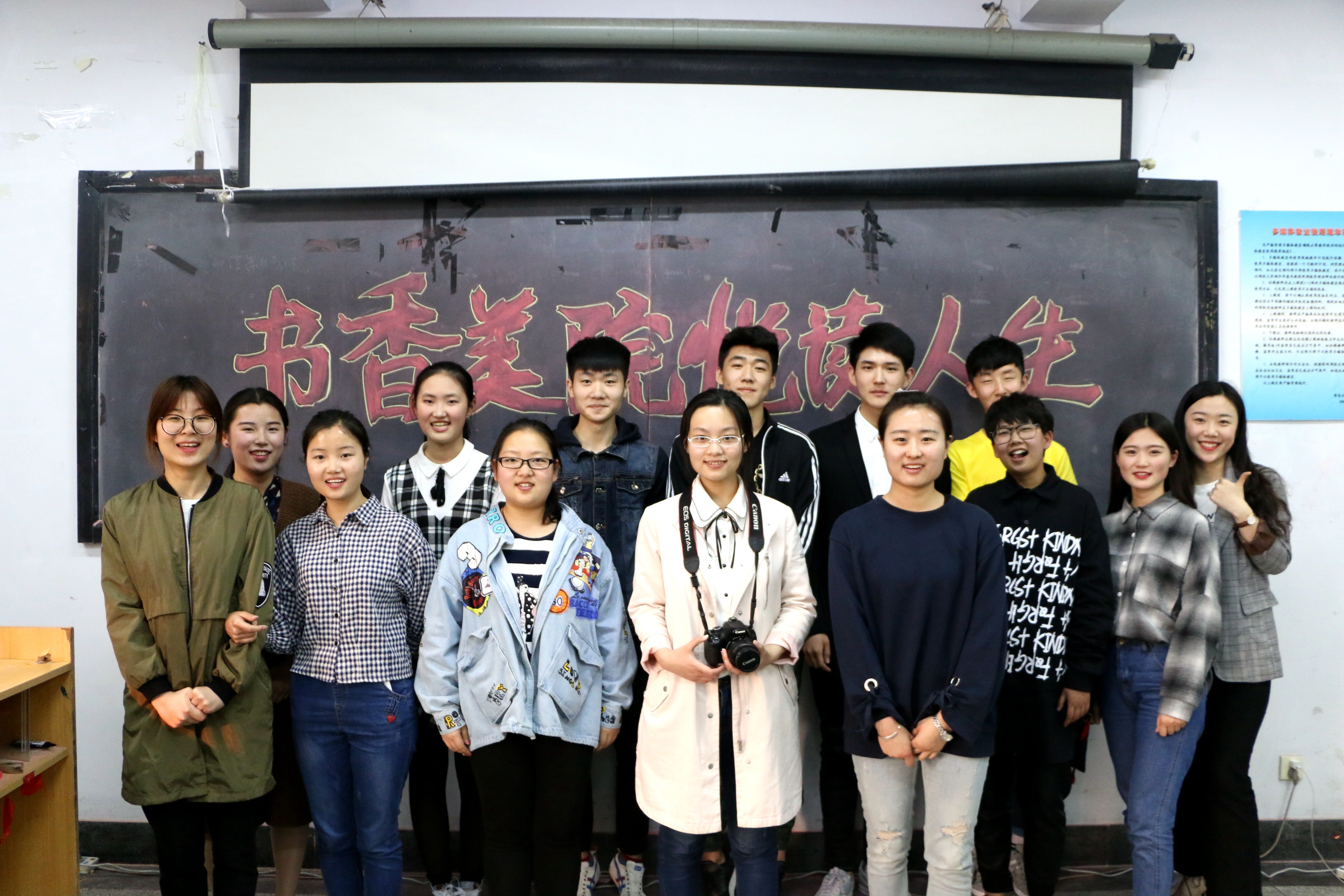 美术学院举办"书香美院,悦读人生"活动-青岛大学美术
